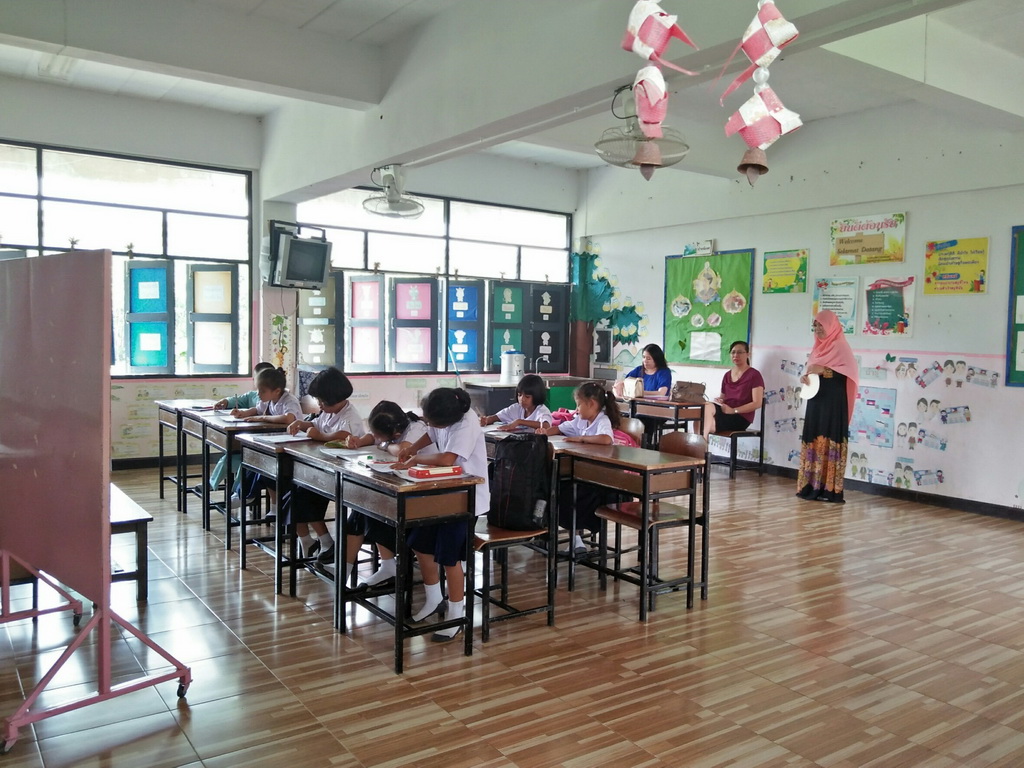การนิเทศติดตามและประเมินผลการสอนของ “โครงการพัฒนาศักยภาพโรงเรียนในพระราชดำริและโรงเรียนขาดแคลนในเขตพื้นที่การศึกษา 4 จังหวัดภาคใต้”