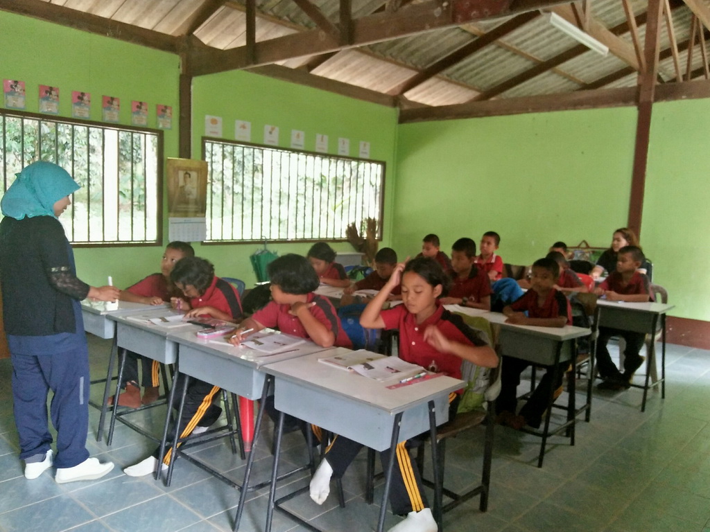 การนิเทศติดตามและประเมินผลการสอนของ “โครงการพัฒนาศักยภาพโรงเรียนในพระราชดำริและโรงเรียนขาดแคลนในเขตพื้นที่การศึกษา 4 จังหวัดภาคใต้”