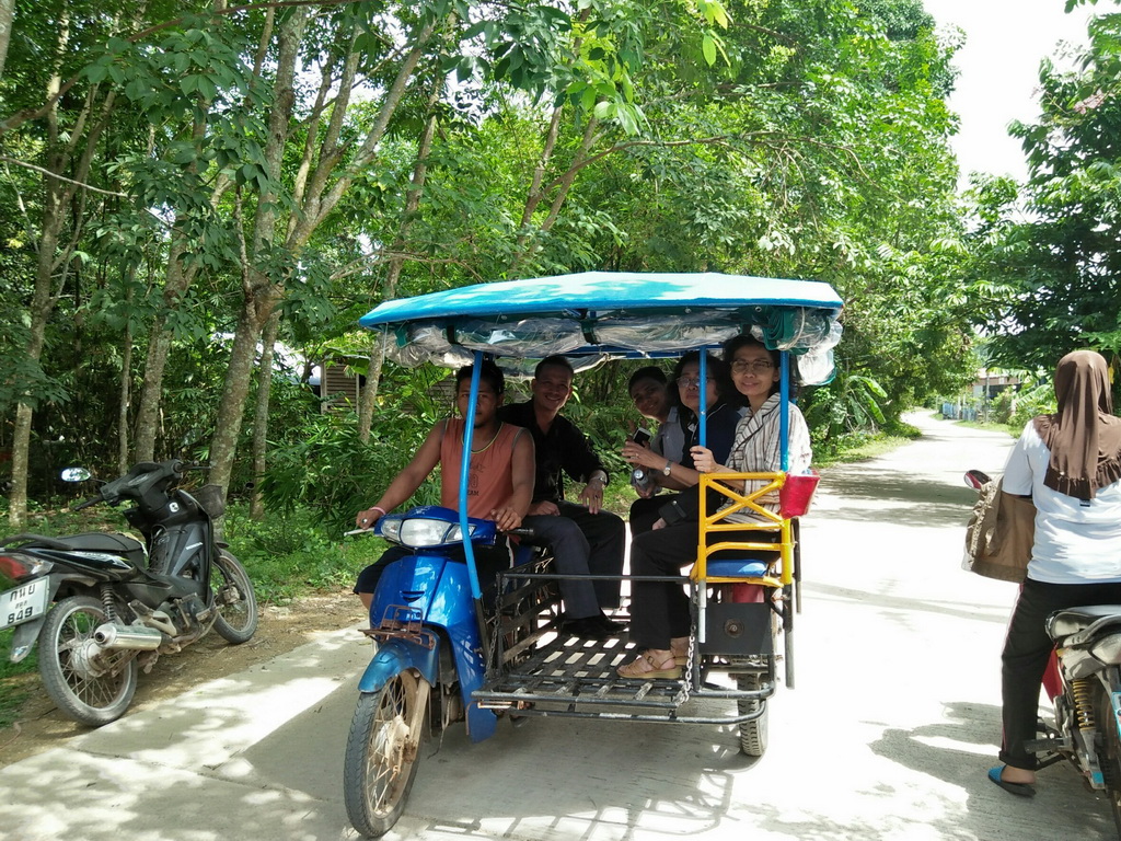 การนิเทศติดตามและประเมินผลการสอนของ “โครงการพัฒนาศักยภาพโรงเรียนในพระราชดำริและโรงเรียนขาดแคลนในเขตพื้นที่การศึกษา 4 จังหวัดภาคใต้”