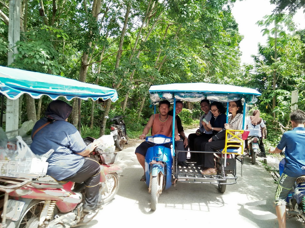 การนิเทศติดตามและประเมินผลการสอนของ “โครงการพัฒนาศักยภาพโรงเรียนในพระราชดำริและโรงเรียนขาดแคลนในเขตพื้นที่การศึกษา 4 จังหวัดภาคใต้”