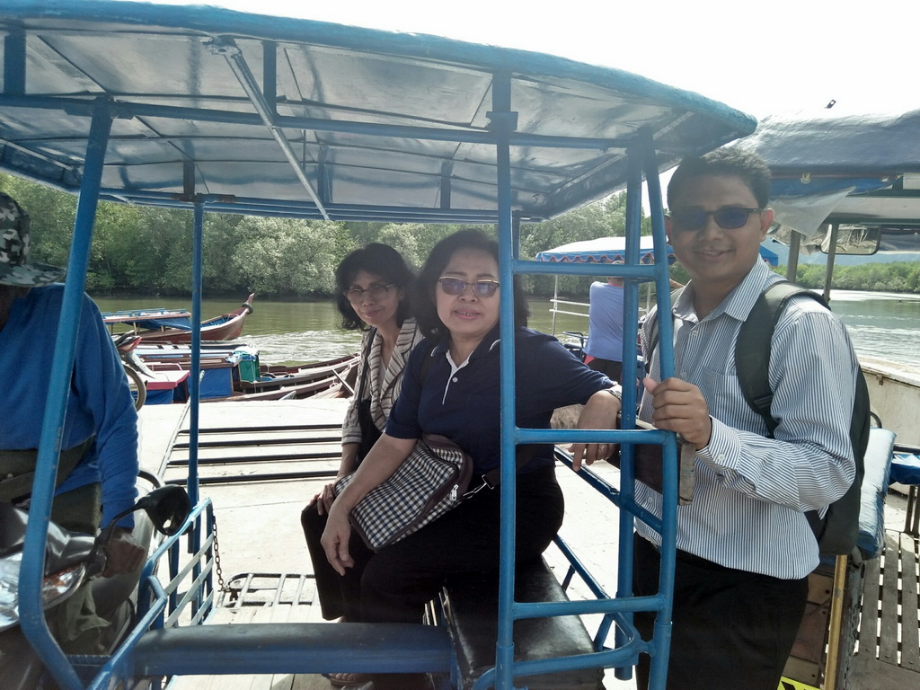 การนิเทศติดตามและประเมินผลการสอนของ “โครงการพัฒนาศักยภาพโรงเรียนในพระราชดำริและโรงเรียนขาดแคลนในเขตพื้นที่การศึกษา 4 จังหวัดภาคใต้”