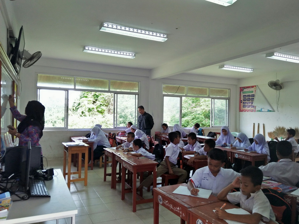 การนิเทศติดตามและประเมินผลการสอนของ “โครงการพัฒนาศักยภาพโรงเรียนในพระราชดำริและโรงเรียนขาดแคลนในเขตพื้นที่การศึกษา 4 จังหวัดภาคใต้”