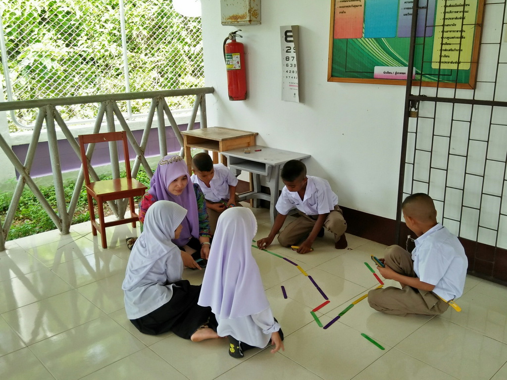 การนิเทศติดตามและประเมินผลการสอนของ “โครงการพัฒนาศักยภาพโรงเรียนในพระราชดำริและโรงเรียนขาดแคลนในเขตพื้นที่การศึกษา 4 จังหวัดภาคใต้”