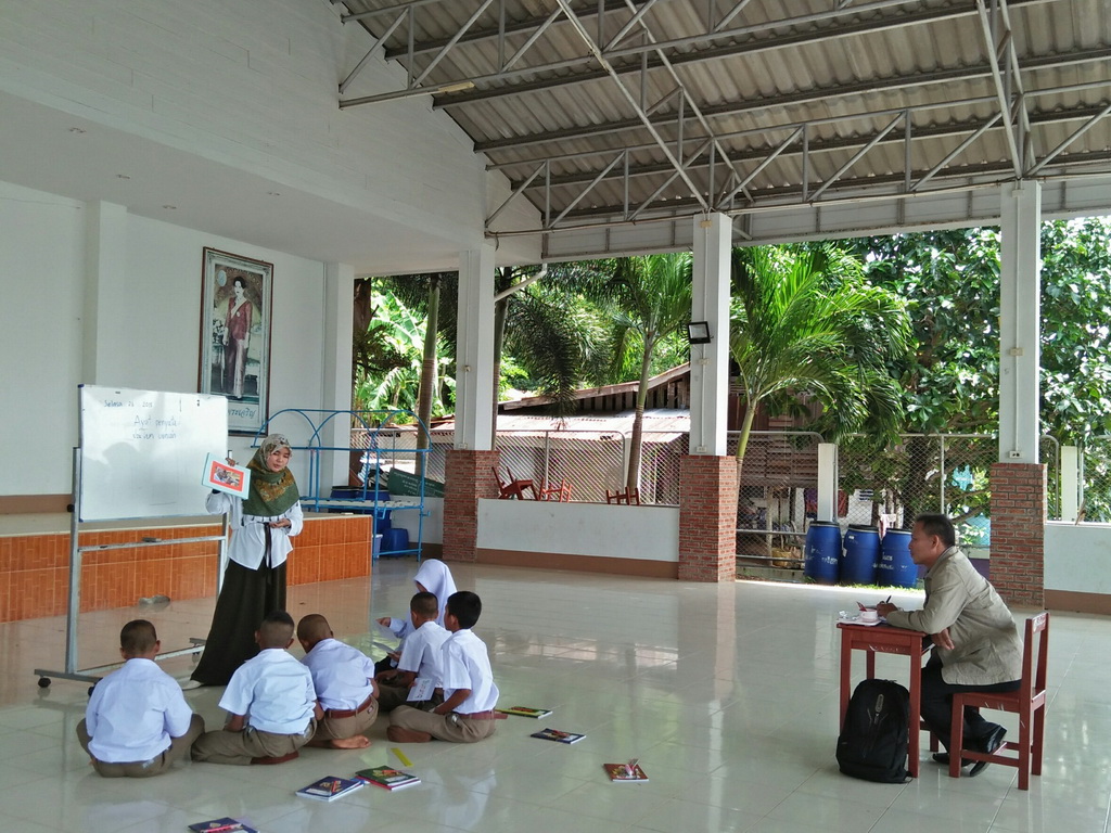 การนิเทศติดตามและประเมินผลการสอนของ “โครงการพัฒนาศักยภาพโรงเรียนในพระราชดำริและโรงเรียนขาดแคลนในเขตพื้นที่การศึกษา 4 จังหวัดภาคใต้”