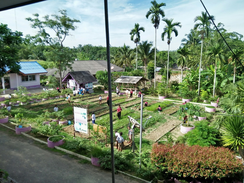 การนิเทศติดตามและประเมินผลการสอนของ “โครงการพัฒนาศักยภาพโรงเรียนในพระราชดำริและโรงเรียนขาดแคลนในเขตพื้นที่การศึกษา 4 จังหวัดภาคใต้”