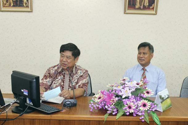 การประชุมครูนักเรียนทุนและผู้บริหาร / ครูที่ปฏิบัติงานร่วมกับครูนักเรียนทุนครูพันธุ์ใหม่/ครูมืออาชีพ