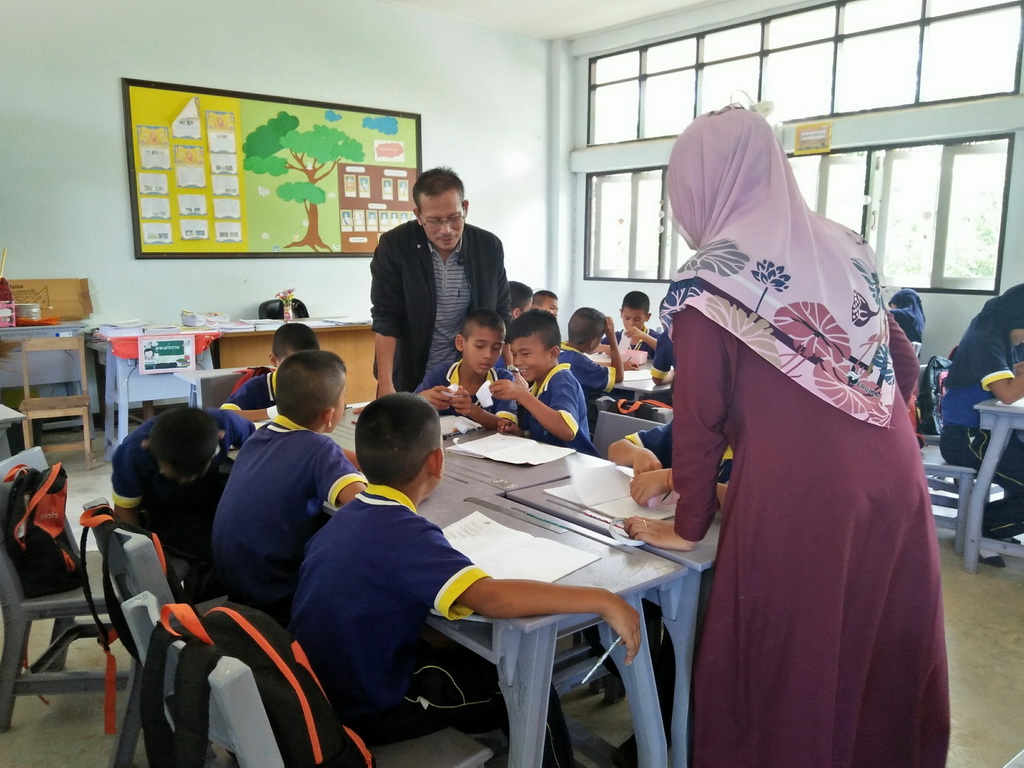 การนิเทศติดตามและประเมินผลการสอนของ “โครงการพัฒนาศักยภาพโรงเรียนในพระราชดำริและโรงเรียนขาดแคลนในเขตพื้นที่การศึกษา 4 จังหวัดภาคใต้”