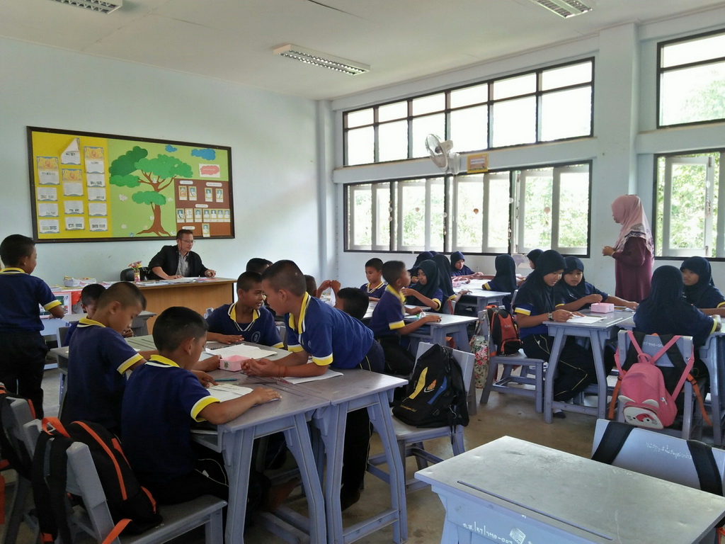 การนิเทศติดตามและประเมินผลการสอนของ “โครงการพัฒนาศักยภาพโรงเรียนในพระราชดำริและโรงเรียนขาดแคลนในเขตพื้นที่การศึกษา 4 จังหวัดภาคใต้”