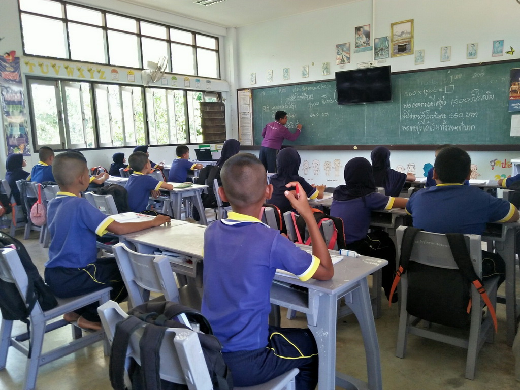 การนิเทศติดตามและประเมินผลการสอนของ “โครงการพัฒนาศักยภาพโรงเรียนในพระราชดำริและโรงเรียนขาดแคลนในเขตพื้นที่การศึกษา 4 จังหวัดภาคใต้”