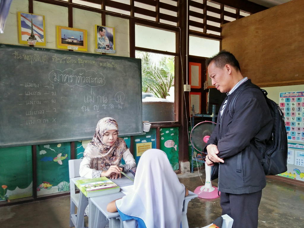 การนิเทศติดตามและประเมินผลการสอนของ “โครงการพัฒนาศักยภาพโรงเรียนในพระราชดำริและโรงเรียนขาดแคลนในเขตพื้นที่การศึกษา 4 จังหวัดภาคใต้”