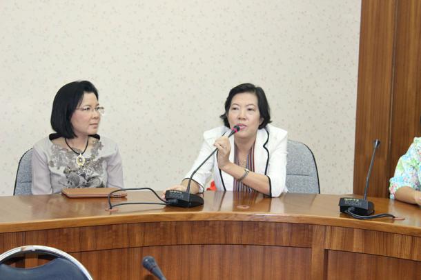 การประชุมครูนักเรียนทุนและผู้บริหาร / ครูที่ปฏิบัติงานร่วมกับครูนักเรียนทุนครูพันธุ์ใหม่/ครูมืออาชีพ