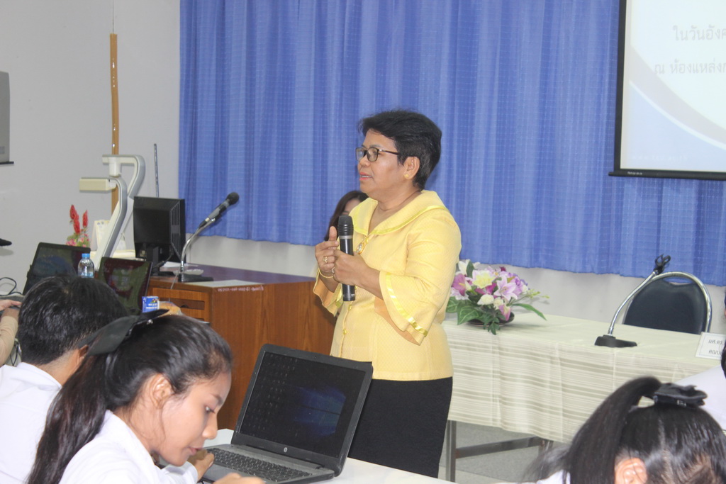 โครงการเตรียมความพร้อมให้กับตัวแทนนิสิตในการจัดกิจกรรมเสริมสร้างกระบวนการชุมชนแห่งการเรียนรู้ทางวิชาชีพเพื่อการพัฒนาจรรยาบรรณวิชาชีพผ่านระบบเทคโนโลยีสารสนเทศ (Ethics in Professional Learning Community : e-PLC)