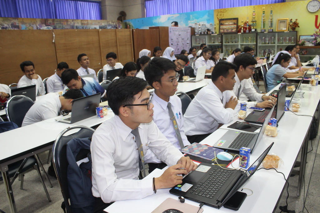 โครงการเตรียมความพร้อมให้กับตัวแทนนิสิตในการจัดกิจกรรมเสริมสร้างกระบวนการชุมชนแห่งการเรียนรู้ทางวิชาชีพเพื่อการพัฒนาจรรยาบรรณวิชาชีพผ่านระบบเทคโนโลยีสารสนเทศ (Ethics in Professional Learning Community : e-PLC)