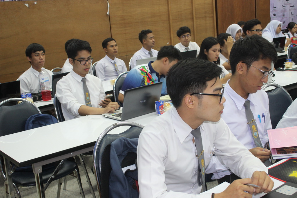 โครงการเตรียมความพร้อมให้กับตัวแทนนิสิตในการจัดกิจกรรมเสริมสร้างกระบวนการชุมชนแห่งการเรียนรู้ทางวิชาชีพเพื่อการพัฒนาจรรยาบรรณวิชาชีพผ่านระบบเทคโนโลยีสารสนเทศ (Ethics in Professional Learning Community : e-PLC)
