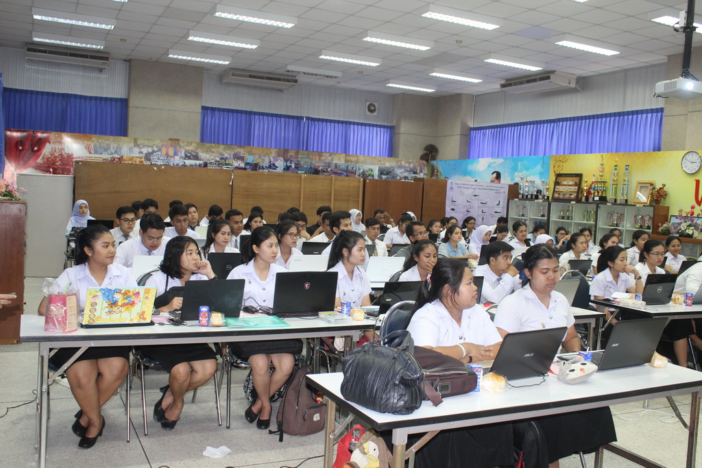 โครงการเตรียมความพร้อมให้กับตัวแทนนิสิตในการจัดกิจกรรมเสริมสร้างกระบวนการชุมชนแห่งการเรียนรู้ทางวิชาชีพเพื่อการพัฒนาจรรยาบรรณวิชาชีพผ่านระบบเทคโนโลยีสารสนเทศ (Ethics in Professional Learning Community : e-PLC)