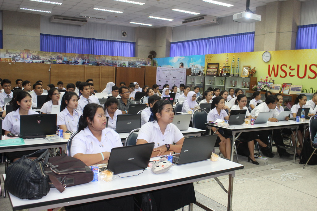 โครงการเตรียมความพร้อมให้กับตัวแทนนิสิตในการจัดกิจกรรมเสริมสร้างกระบวนการชุมชนแห่งการเรียนรู้ทางวิชาชีพเพื่อการพัฒนาจรรยาบรรณวิชาชีพผ่านระบบเทคโนโลยีสารสนเทศ (Ethics in Professional Learning Community : e-PLC)