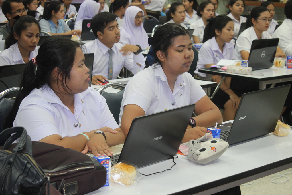 โครงการเตรียมความพร้อมให้กับตัวแทนนิสิตในการจัดกิจกรรมเสริมสร้างกระบวนการชุมชนแห่งการเรียนรู้ทางวิชาชีพเพื่อการพัฒนาจรรยาบรรณวิชาชีพผ่านระบบเทคโนโลยีสารสนเทศ (Ethics in Professional Learning Community : e-PLC)