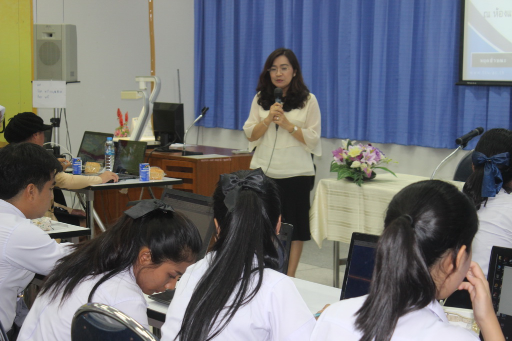 โครงการเตรียมความพร้อมให้กับตัวแทนนิสิตในการจัดกิจกรรมเสริมสร้างกระบวนการชุมชนแห่งการเรียนรู้ทางวิชาชีพเพื่อการพัฒนาจรรยาบรรณวิชาชีพผ่านระบบเทคโนโลยีสารสนเทศ (Ethics in Professional Learning Community : e-PLC)