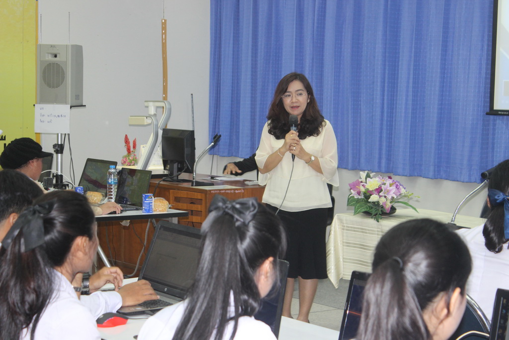 โครงการเตรียมความพร้อมให้กับตัวแทนนิสิตในการจัดกิจกรรมเสริมสร้างกระบวนการชุมชนแห่งการเรียนรู้ทางวิชาชีพเพื่อการพัฒนาจรรยาบรรณวิชาชีพผ่านระบบเทคโนโลยีสารสนเทศ (Ethics in Professional Learning Community : e-PLC)