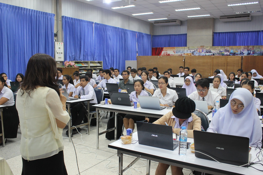 โครงการเตรียมความพร้อมให้กับตัวแทนนิสิตในการจัดกิจกรรมเสริมสร้างกระบวนการชุมชนแห่งการเรียนรู้ทางวิชาชีพเพื่อการพัฒนาจรรยาบรรณวิชาชีพผ่านระบบเทคโนโลยีสารสนเทศ (Ethics in Professional Learning Community : e-PLC)