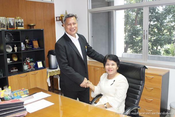 มอบงานคณบดีคณะศึกษาศาสตร์คนใหม่