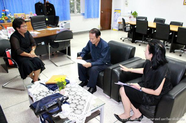 คณะศึกษาศาสตร์รับมอบเงินทุนการศึกษาเพื่อจัดสรรให้นิสิต