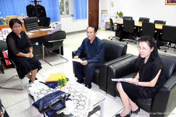 คณะศึกษาศาสตร์รับมอบเงินทุนการศึกษาเพื่อจัดสรรให้นิสิต