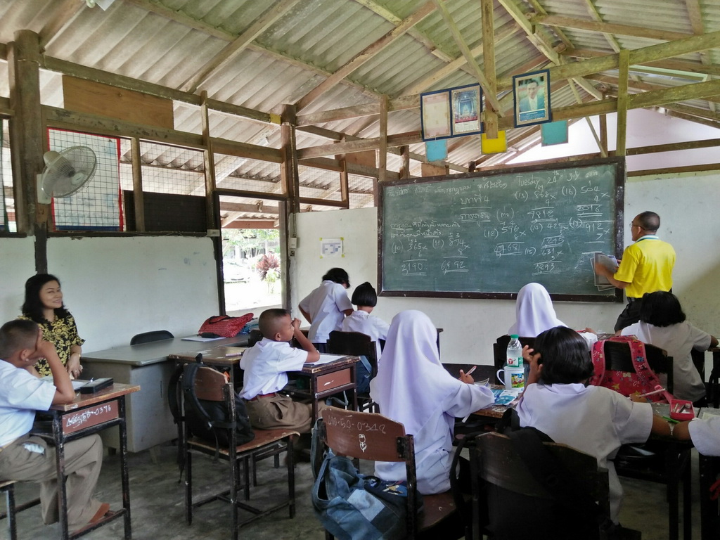 การนิเทศติดตามและประเมินผลการสอนของ “โครงการพัฒนาศักยภาพโรงเรียนในพระราชดำริและโรงเรียนขาดแคลนในเขตพื้นที่การศึกษา 4 จังหวัดภาคใต้”