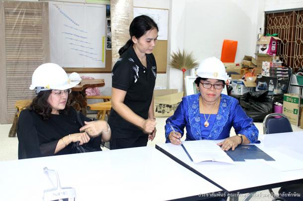 ตรวจงานก่อสร้างอาคารปฏิบัติการวิชาชีพครู