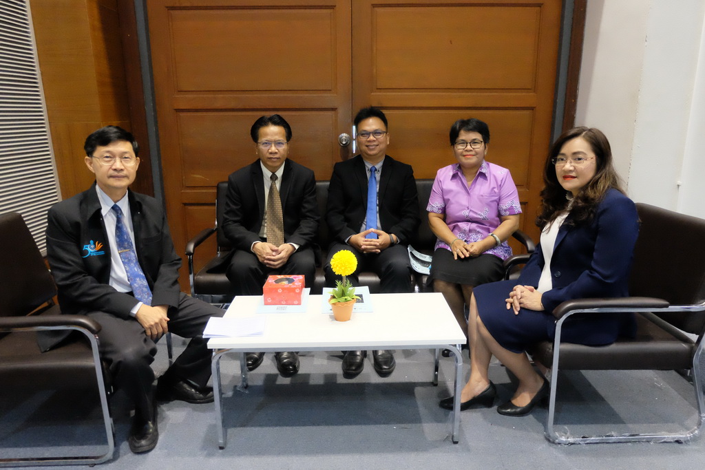 ประชุมวิชาการนำเสนอบทความวิชาการ “นวัตกรรมสร้างสรรค์” ของครูเพื่อพัฒนาท้องถิ่น ระยะการเข้าสู่วิชาชีพ (Induction Period) รุ่นปี พ.ศ.2559