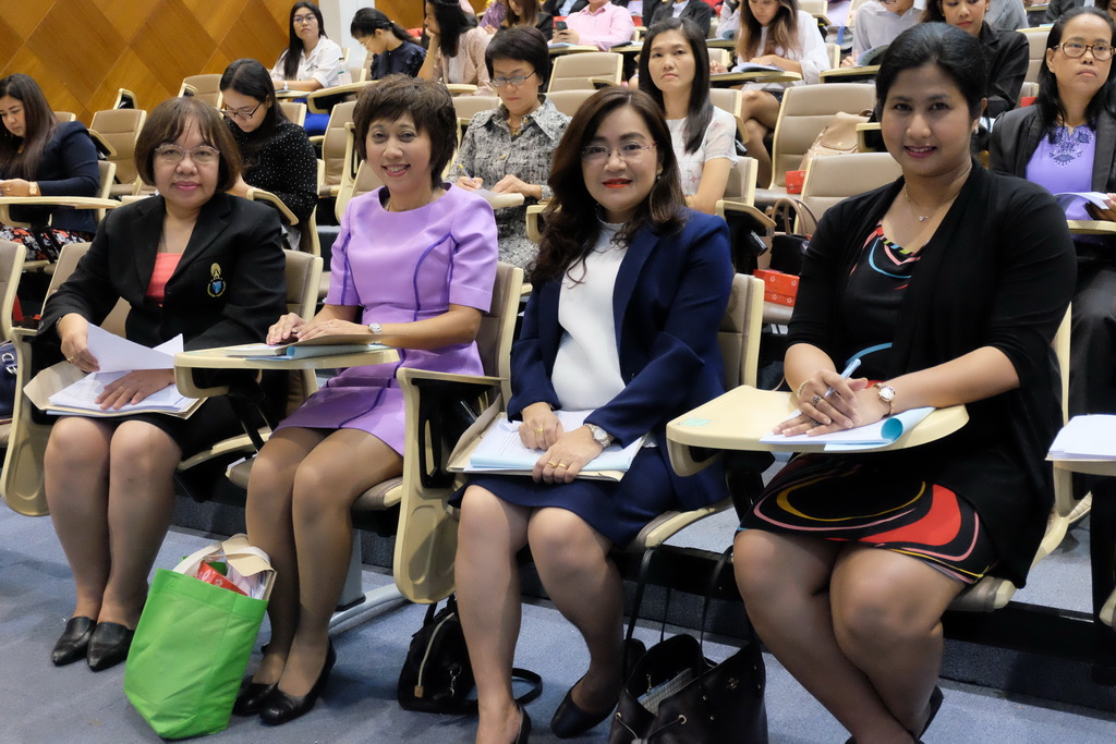 ประชุมวิชาการนำเสนอบทความวิชาการ “นวัตกรรมสร้างสรรค์” ของครูเพื่อพัฒนาท้องถิ่น ระยะการเข้าสู่วิชาชีพ (Induction Period) รุ่นปี พ.ศ.2559