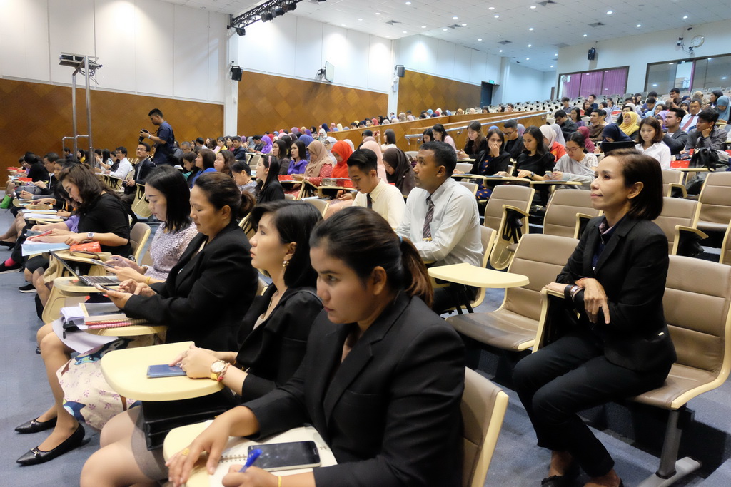 ประชุมวิชาการนำเสนอบทความวิชาการ “นวัตกรรมสร้างสรรค์” ของครูเพื่อพัฒนาท้องถิ่น ระยะการเข้าสู่วิชาชีพ (Induction Period) รุ่นปี พ.ศ.2559