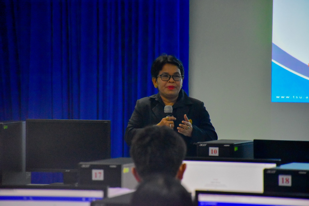 โครงการสร้างความเข้าใจการใช้งาน Google Classroom กับการจัดกิจกรรมเสริมสร้างกระบวนการชุมชนแห่งการเรียนรู้ทางวิชาชีพเพื่อการพัฒนาจรรยาบรรณวิชาชีพ  ผ่านระบบเทคโนโลยีสารสนเทศ  (Ethics in Professional Learning Community : e-PLC)