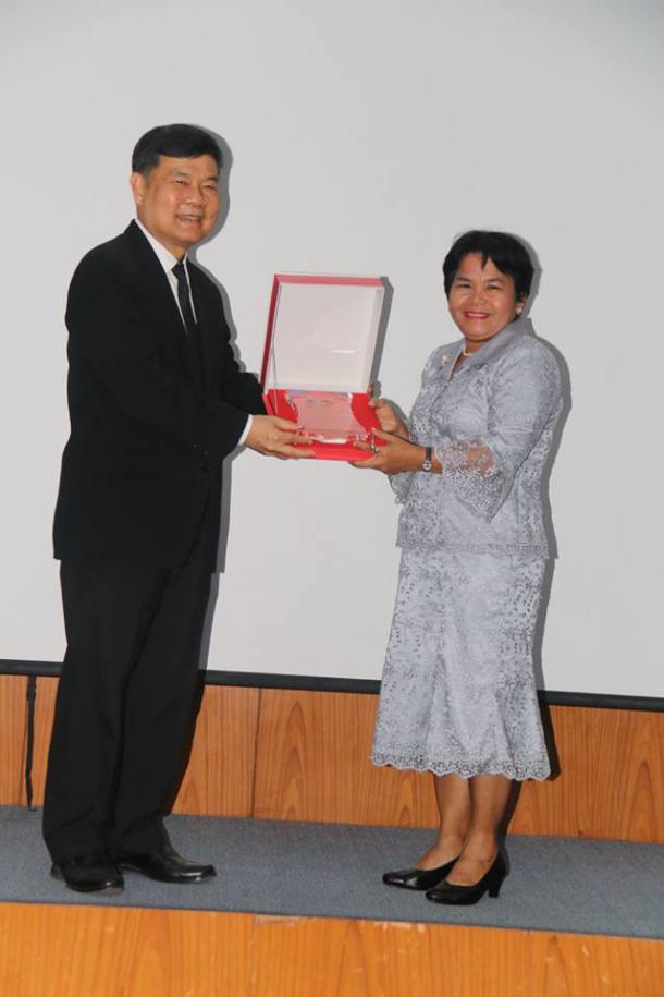 คณะศึกษาศาสตร์ ขอแสดงความยินดีกับนิสิตและบุคลากรของคณะที่ได้รับรางวัลวิทยานิพนธ์ดีเด่นประจำปี 2558