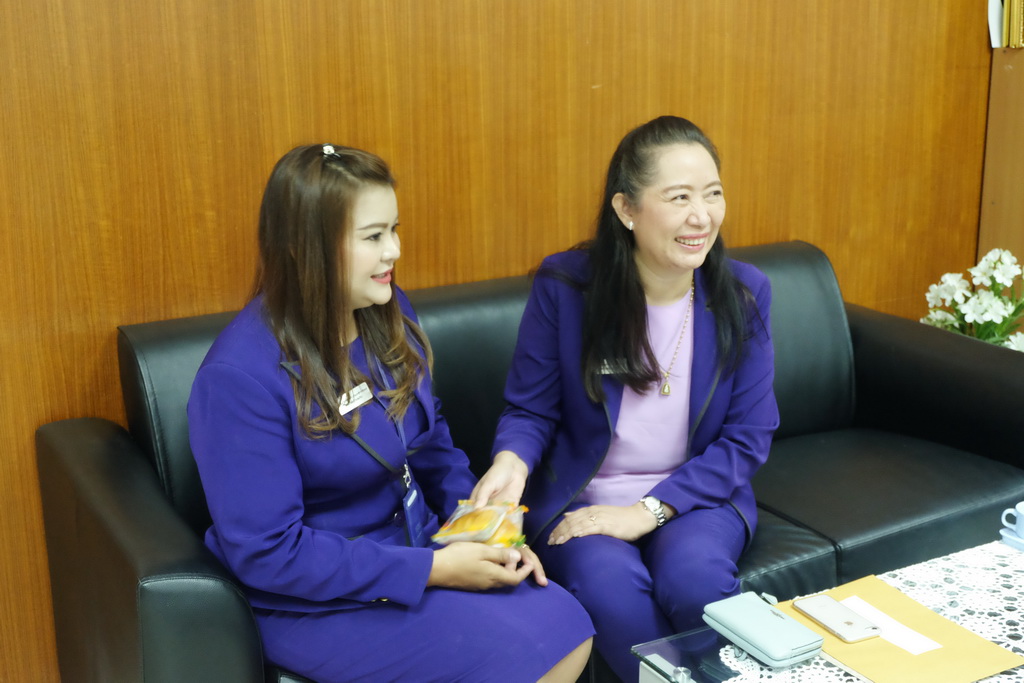 ตัวแทนจากธนาคารไทยพาณิชย์ จำกัด(มหาชน) ได้มอบทุนการศึกษาให้กับ นางสาวสุภรณ์ เผือกปาน นิสิตสาขาวิชาวิทยาศาสตร์ - ชีววิทยา ชั้นปีที่ 5 คณะศึกษาศาสตร์ มหาวิทยาลัยทักษิณ