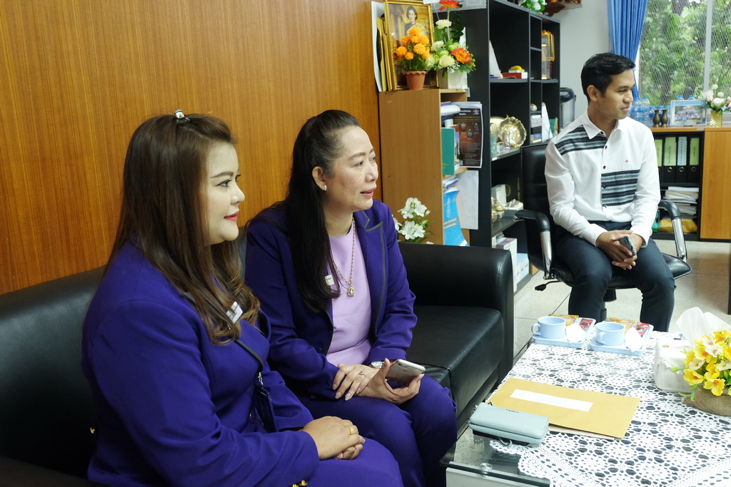 ตัวแทนจากธนาคารไทยพาณิชย์ จำกัด(มหาชน) ได้มอบทุนการศึกษาให้กับ นางสาวสุภรณ์ เผือกปาน นิสิตสาขาวิชาวิทยาศาสตร์ - ชีววิทยา ชั้นปีที่ 5 คณะศึกษาศาสตร์ มหาวิทยาลัยทักษิณ