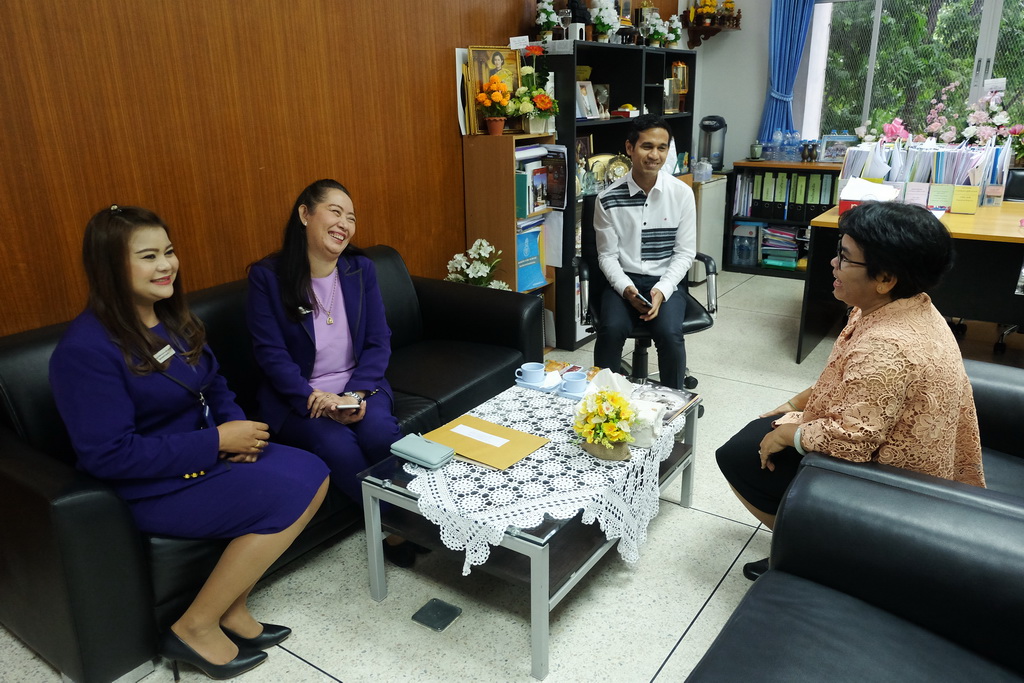 ตัวแทนจากธนาคารไทยพาณิชย์ จำกัด(มหาชน) ได้มอบทุนการศึกษาให้กับ นางสาวสุภรณ์ เผือกปาน นิสิตสาขาวิชาวิทยาศาสตร์ - ชีววิทยา ชั้นปีที่ 5 คณะศึกษาศาสตร์ มหาวิทยาลัยทักษิณ