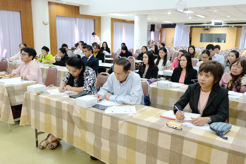 การประชุมเชิงปฏิบัติการเพื่อปรับปรุงหลักสูตรผลิตครู 4 ปี และกิจกรรมระดมสมองผู้มีส่วนได้ส่วนเสียและผู้ทรงคุณวุฒิ เพื่อวิพากษ์หลักสูตรในหมวดวิชาชีพครูและหมวดวิชาเอก