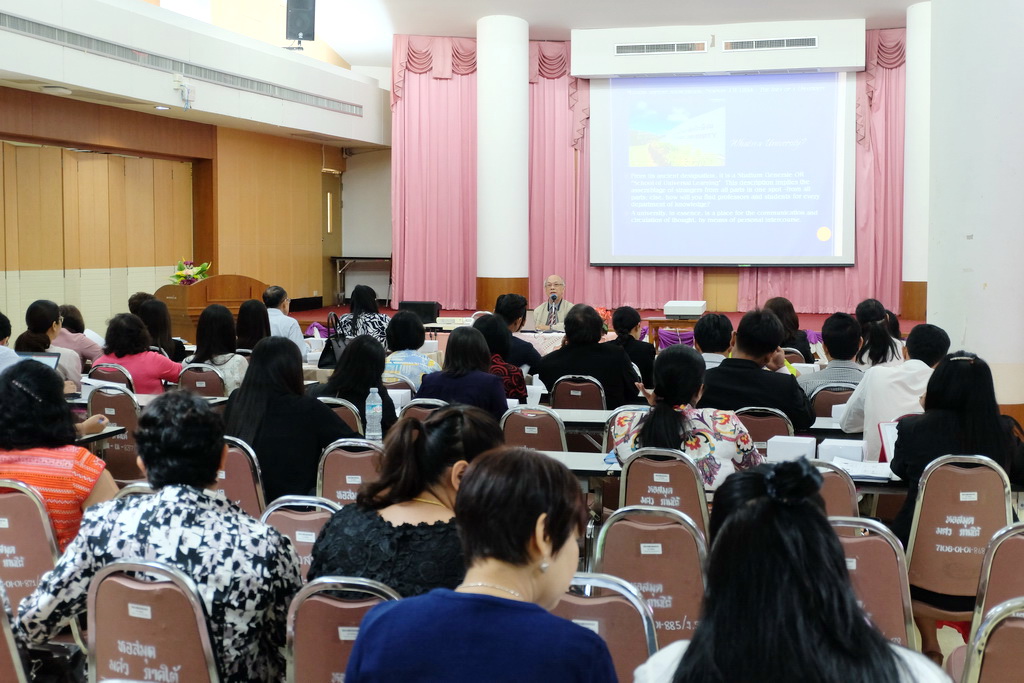 การประชุมเชิงปฏิบัติการเพื่อปรับปรุงหลักสูตรผลิตครู 4 ปี และกิจกรรมระดมสมองผู้มีส่วนได้ส่วนเสียและผู้ทรงคุณวุฒิ เพื่อวิพากษ์หลักสูตรในหมวดวิชาชีพครูและหมวดวิชาเอก