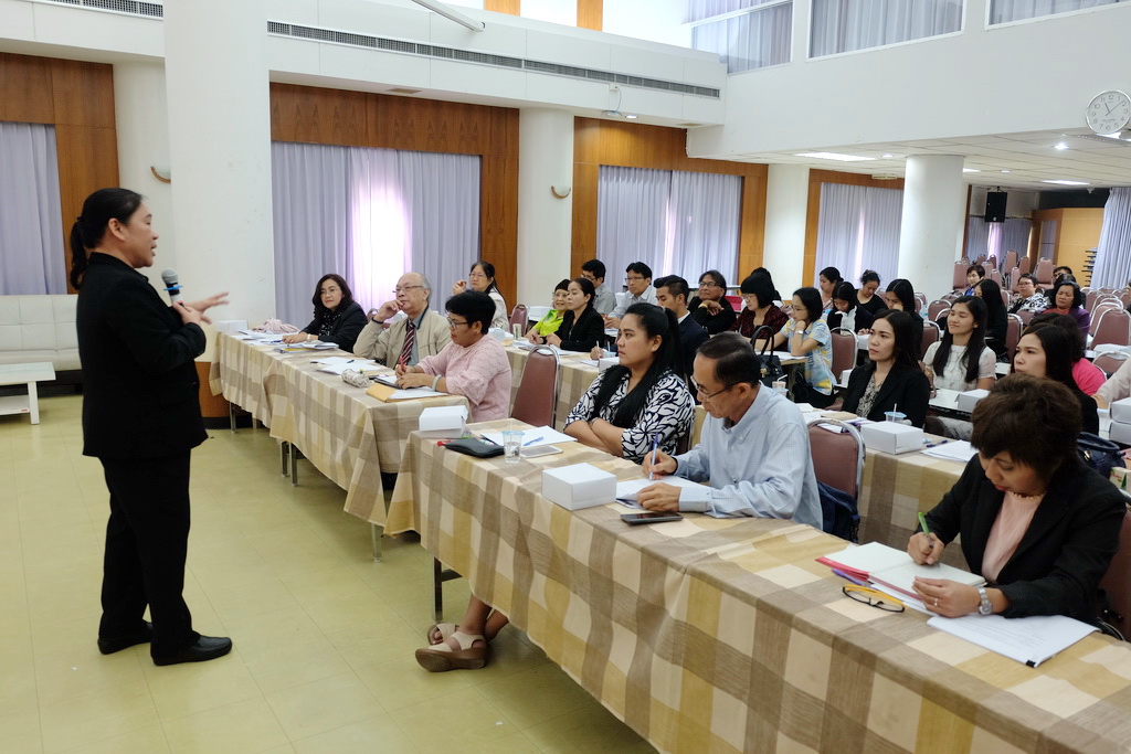 การประชุมเชิงปฏิบัติการเพื่อปรับปรุงหลักสูตรผลิตครู 4 ปี และกิจกรรมระดมสมองผู้มีส่วนได้ส่วนเสียและผู้ทรงคุณวุฒิ เพื่อวิพากษ์หลักสูตรในหมวดวิชาชีพครูและหมวดวิชาเอก