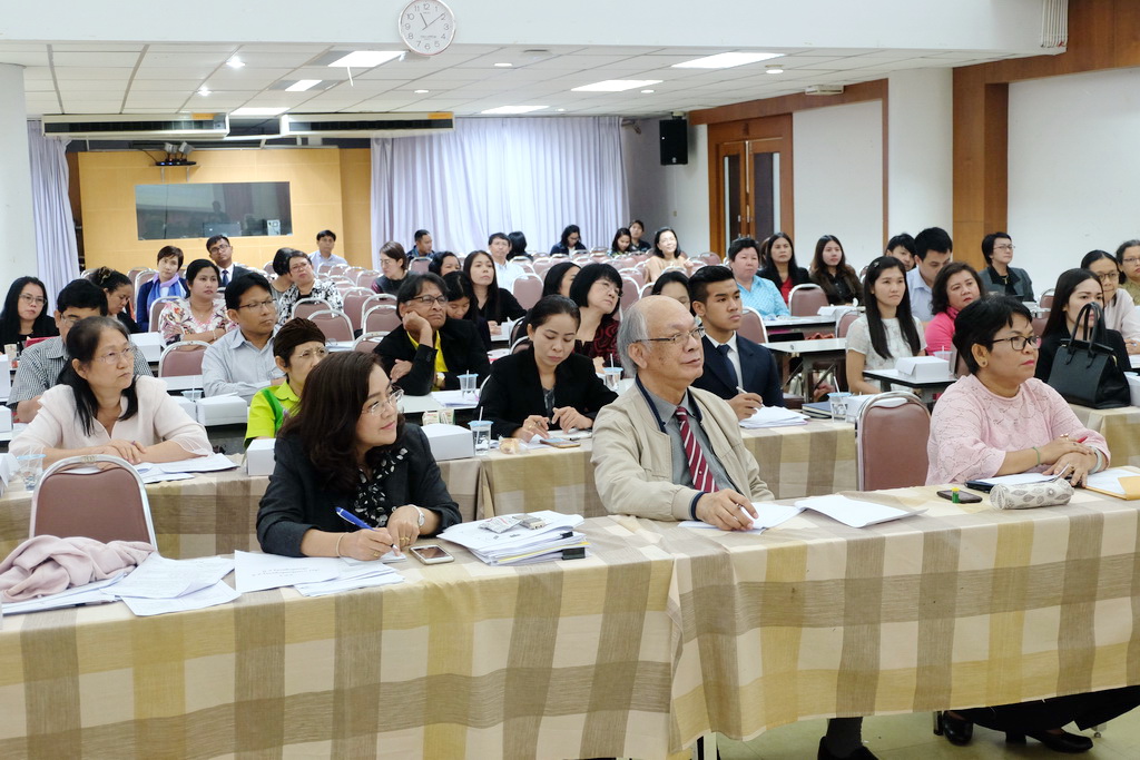 การประชุมเชิงปฏิบัติการเพื่อปรับปรุงหลักสูตรผลิตครู 4 ปี และกิจกรรมระดมสมองผู้มีส่วนได้ส่วนเสียและผู้ทรงคุณวุฒิ เพื่อวิพากษ์หลักสูตรในหมวดวิชาชีพครูและหมวดวิชาเอก