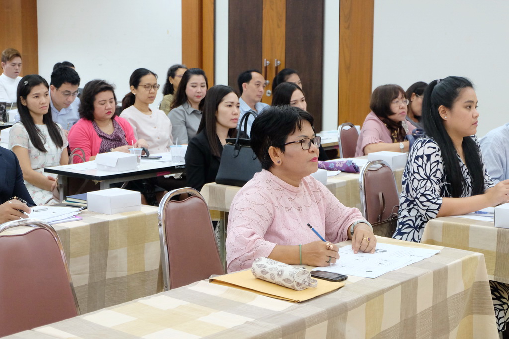 การประชุมเชิงปฏิบัติการเพื่อปรับปรุงหลักสูตรผลิตครู 4 ปี และกิจกรรมระดมสมองผู้มีส่วนได้ส่วนเสียและผู้ทรงคุณวุฒิ เพื่อวิพากษ์หลักสูตรในหมวดวิชาชีพครูและหมวดวิชาเอก