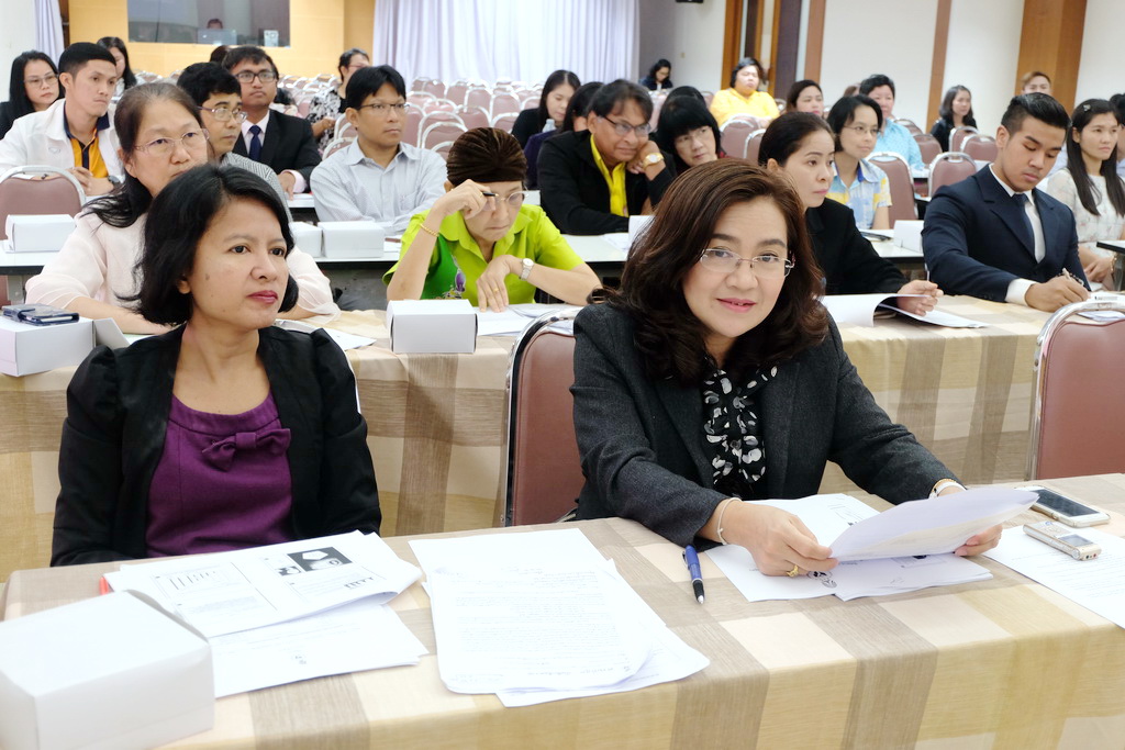การประชุมเชิงปฏิบัติการเพื่อปรับปรุงหลักสูตรผลิตครู 4 ปี และกิจกรรมระดมสมองผู้มีส่วนได้ส่วนเสียและผู้ทรงคุณวุฒิ เพื่อวิพากษ์หลักสูตรในหมวดวิชาชีพครูและหมวดวิชาเอก