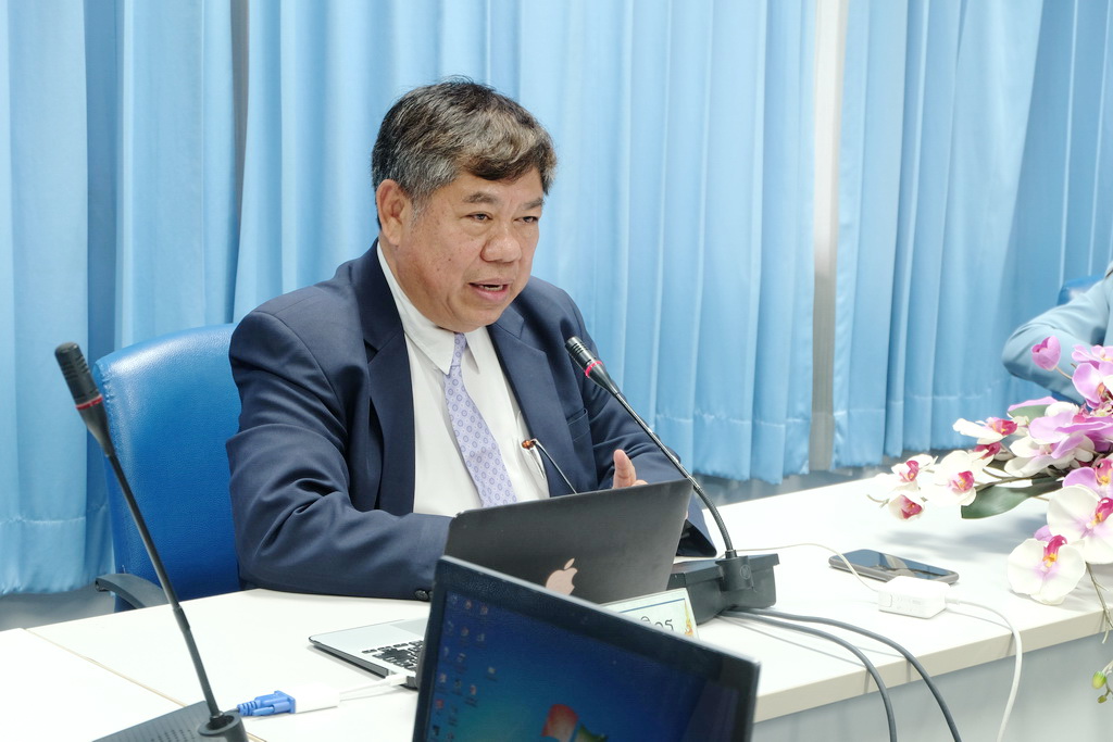 การประชุมเชิงปฏิบัติการเพื่อปรับปรุงหลักสูตรผลิตครู 4 ปี และกิจกรรมระดมสมองผู้มีส่วนได้ส่วนเสียและผู้ทรงคุณวุฒิ เพื่อวิพากษ์หลักสูตรในหมวดวิชาชีพครูและหมวดวิชาเอก