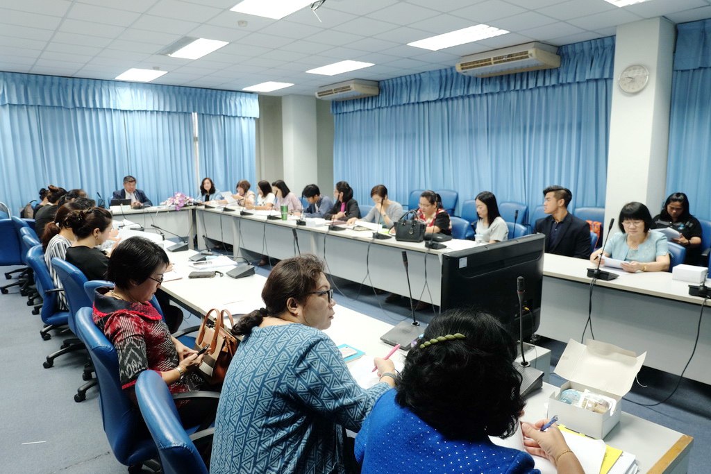 การประชุมเชิงปฏิบัติการเพื่อปรับปรุงหลักสูตรผลิตครู 4 ปี และกิจกรรมระดมสมองผู้มีส่วนได้ส่วนเสียและผู้ทรงคุณวุฒิ เพื่อวิพากษ์หลักสูตรในหมวดวิชาชีพครูและหมวดวิชาเอก