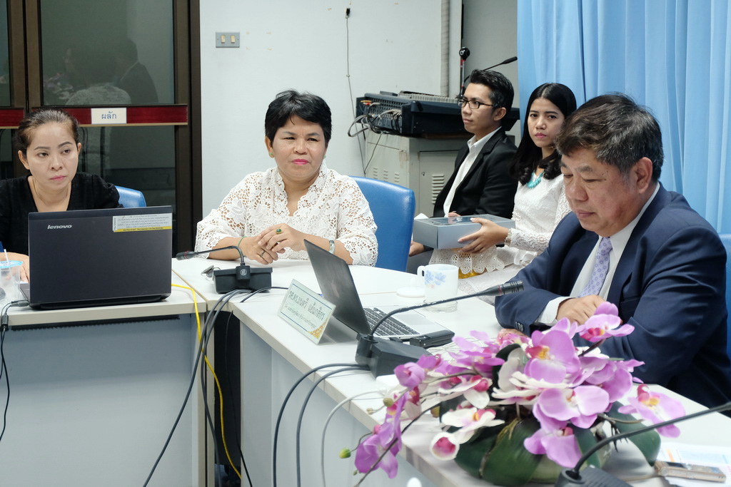การประชุมเชิงปฏิบัติการเพื่อปรับปรุงหลักสูตรผลิตครู 4 ปี และกิจกรรมระดมสมองผู้มีส่วนได้ส่วนเสียและผู้ทรงคุณวุฒิ เพื่อวิพากษ์หลักสูตรในหมวดวิชาชีพครูและหมวดวิชาเอก