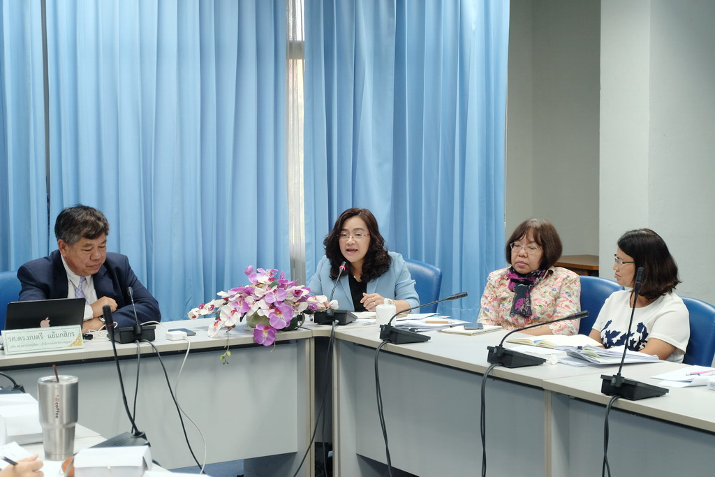 การประชุมเชิงปฏิบัติการเพื่อปรับปรุงหลักสูตรผลิตครู 4 ปี และกิจกรรมระดมสมองผู้มีส่วนได้ส่วนเสียและผู้ทรงคุณวุฒิ เพื่อวิพากษ์หลักสูตรในหมวดวิชาชีพครูและหมวดวิชาเอก