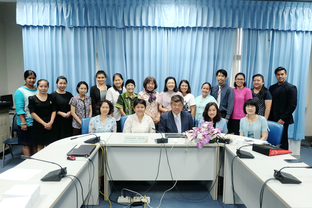 การประชุมเชิงปฏิบัติการเพื่อปรับปรุงหลักสูตรผลิตครู 4 ปี และกิจกรรมระดมสมองผู้มีส่วนได้ส่วนเสียและผู้ทรงคุณวุฒิ เพื่อวิพากษ์หลักสูตรในหมวดวิชาชีพครูและหมวดวิชาเอก