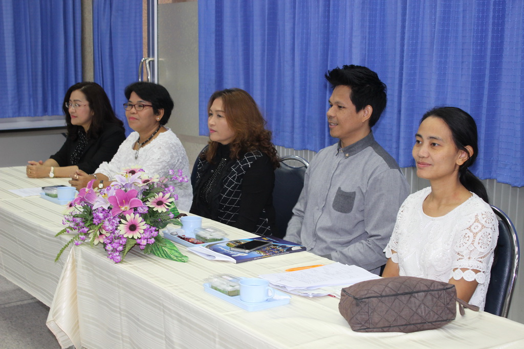 ประชุมทำสัญญารับทุนการศึกษาในโครงการ สควค. ของนิสิตหลักสูตร กศ.ม.สาขาวิชาการสอนวิทยาศาสตร์ คณิตศาสตร์และคอมพิวเตอร์ รุ่นที่ 5 ประจำปีการศึกษา 2560