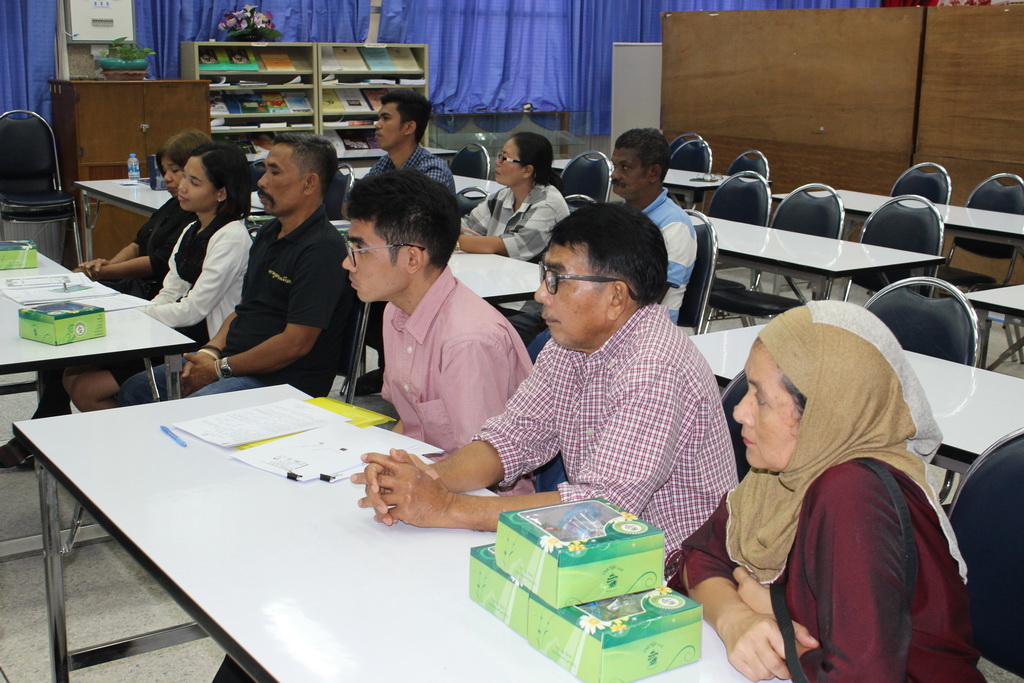 ประชุมทำสัญญารับทุนการศึกษาในโครงการ สควค. ของนิสิตหลักสูตร กศ.ม.สาขาวิชาการสอนวิทยาศาสตร์ คณิตศาสตร์และคอมพิวเตอร์ รุ่นที่ 5 ประจำปีการศึกษา 2560